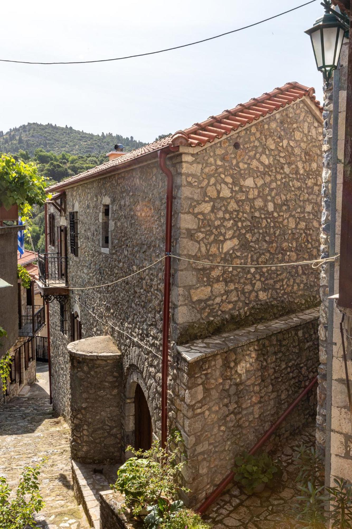 Rustic Home In Heart Of Stemnitsa Exterior photo
